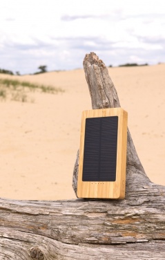 Logotrade Werbegeschenke das Foto: Sunwick 10.000mah Bambus Solar Powerbank