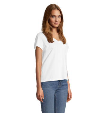 Logotrade Geschäftsgeschenke das Foto: REGENT V T-SHIRT WOMEN