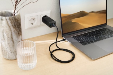 Logotrade ärikingi foto: Philipsi 65 W ülikiire PD 3-pordiline USB seinalaadija