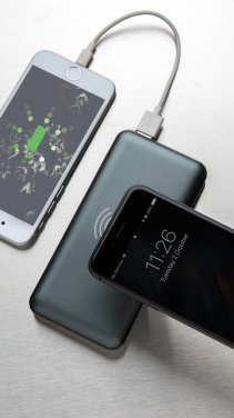 Logotrade firmakingi foto: 10 000 mAh kiirlaadimine 10 W juhtmeta akupank