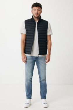 Logotrade firmakingituse foto: Iqoniq Meru meeste taaskasutatud polüestrist vest
