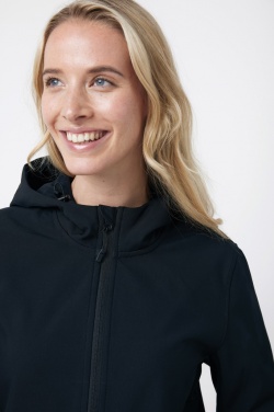 Logotrade mainoslahja tuotekuva: Iqoniq Makalu naisten softshell takki R-polyesteristä