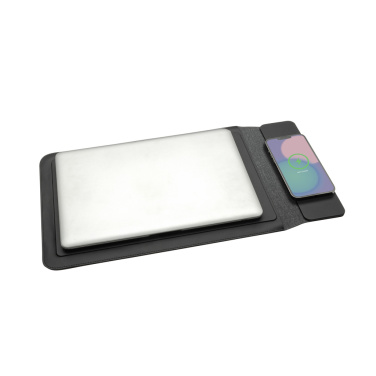 Logotrade kampanjprodukter bild: Swiss Peak 15W magnetiskt laddningsfodral för laptop 14-15,6
